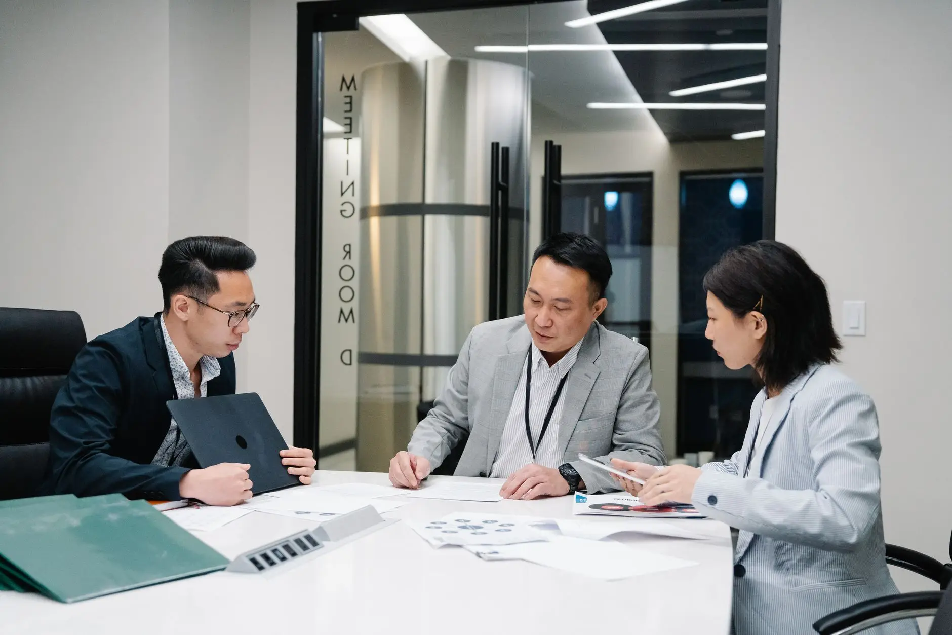 重庆美睫市场安全温和型产品选购与质量辨识指南