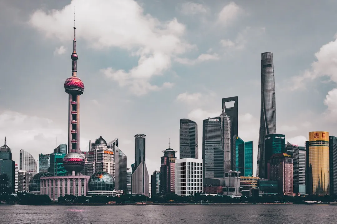 美睫胶水成分对比分析：温和配方如何通过低敏测试保障使用安全