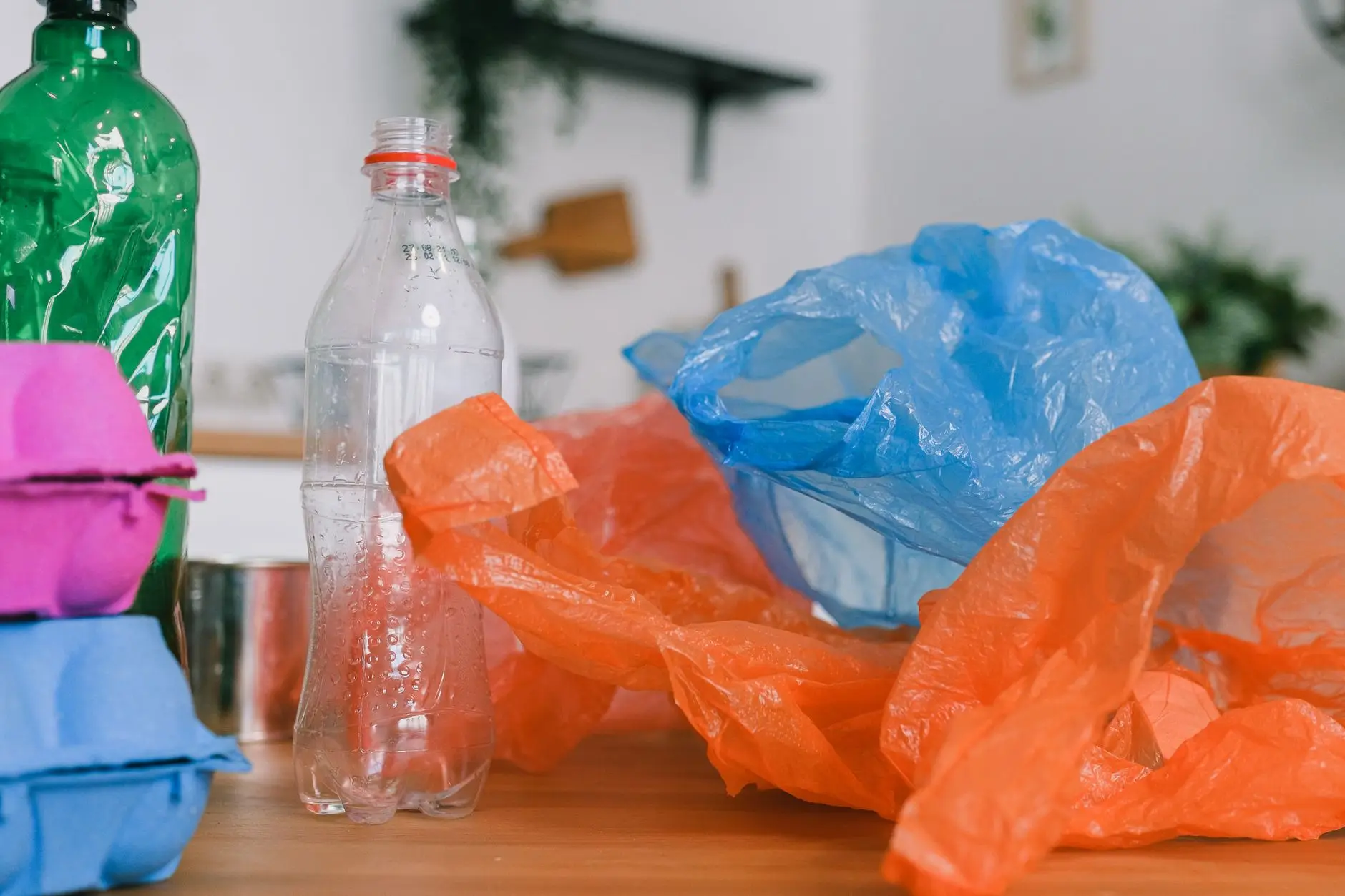 美睫产品型号参数对比：如期低敏系列与常规产品差异分析